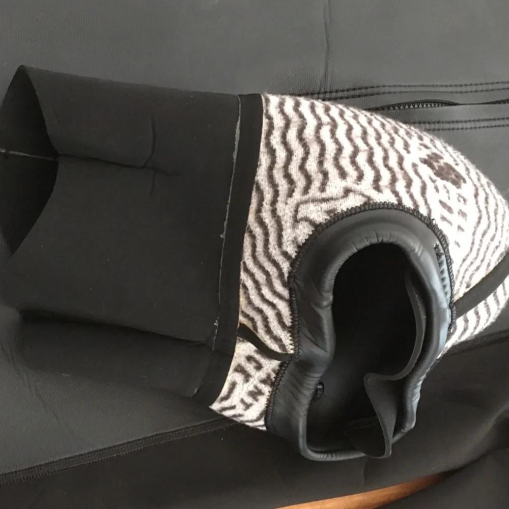 XCEL Men’s Black Surf Hood with Patterned Lining
